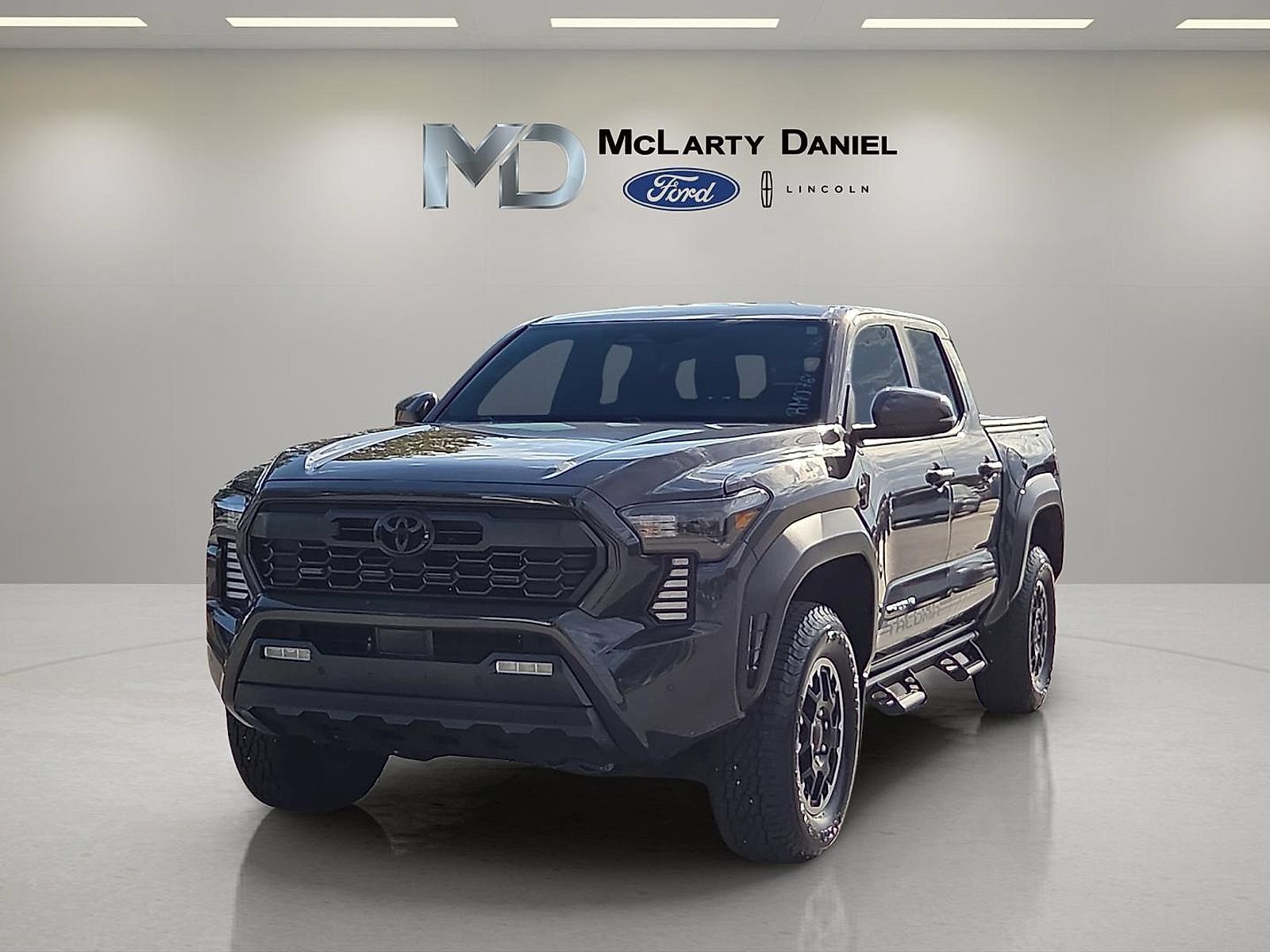 Used 2024 Toyota Tacoma TRD Off-Road w/ TRD Off Road Upgrade Package AWD/4WD image 2