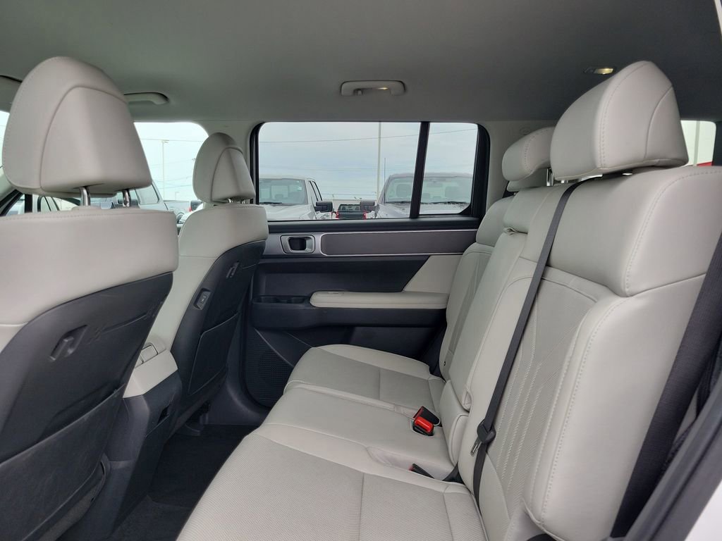 Used 2025 Hyundai Santa Fe SEL AWD/4WD image 14