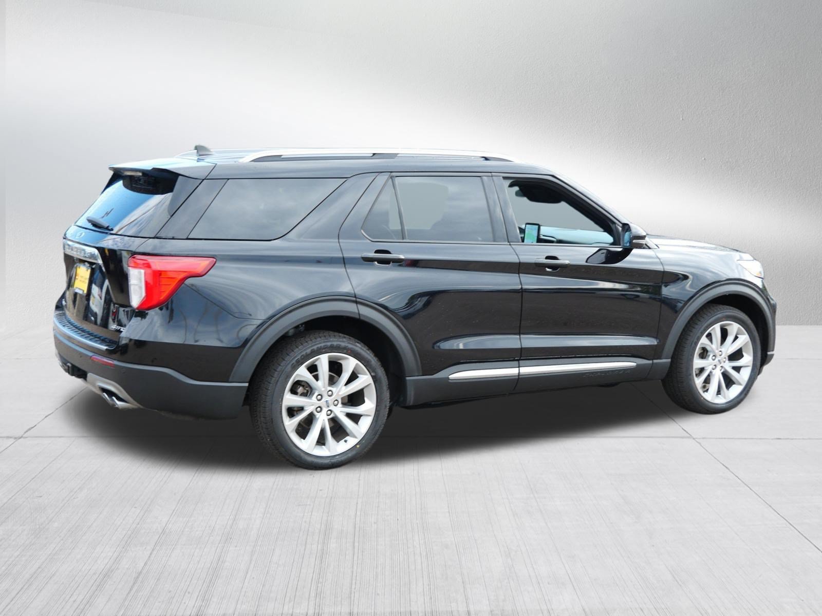 Certified 2022 Ford Explorer Platinum w/ Equipment Group 601A AWD/4WD image 7