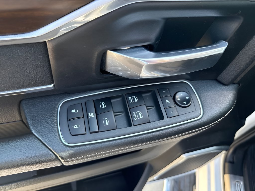 Used 2022 RAM 3500 Laramie AWD/4WD image 12