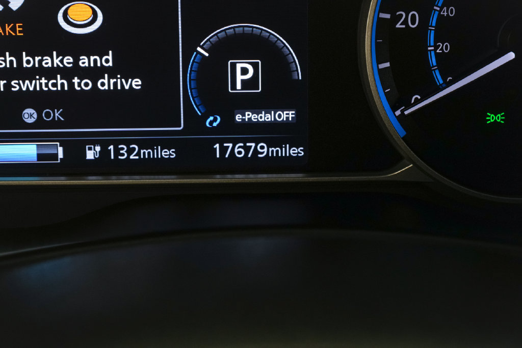 Used 2025 Nissan Leaf S FWD image 17