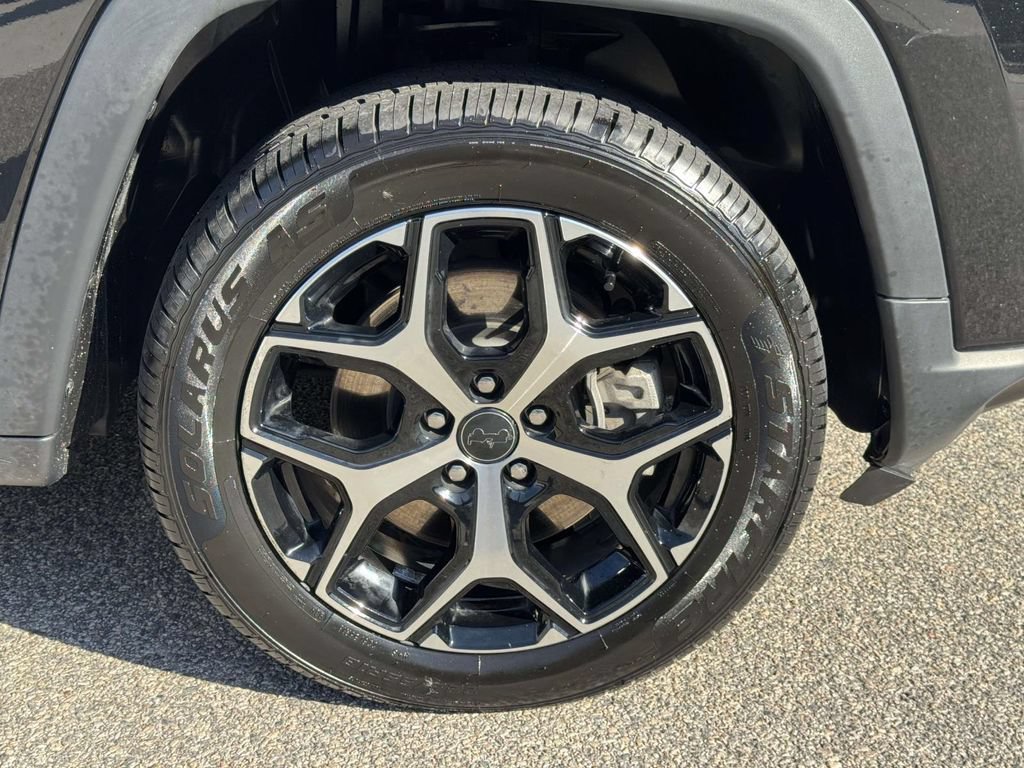 Used 2025 Jeep Compass Limited AWD/4WD image 26