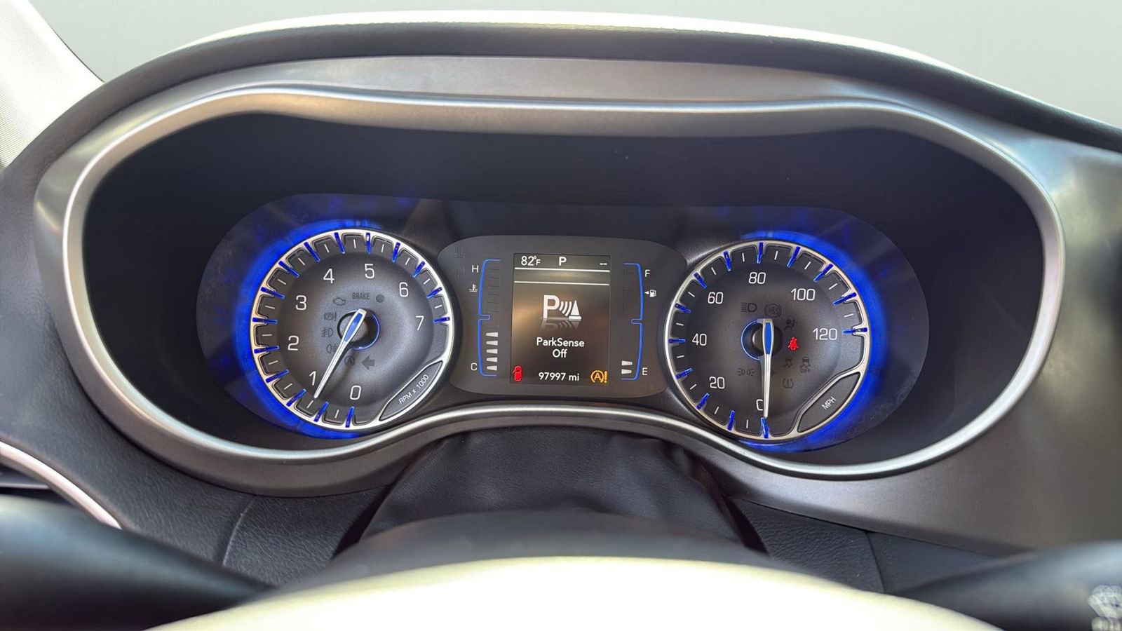 Used 2020 Chrysler Pacifica Touring-L FWD image 14