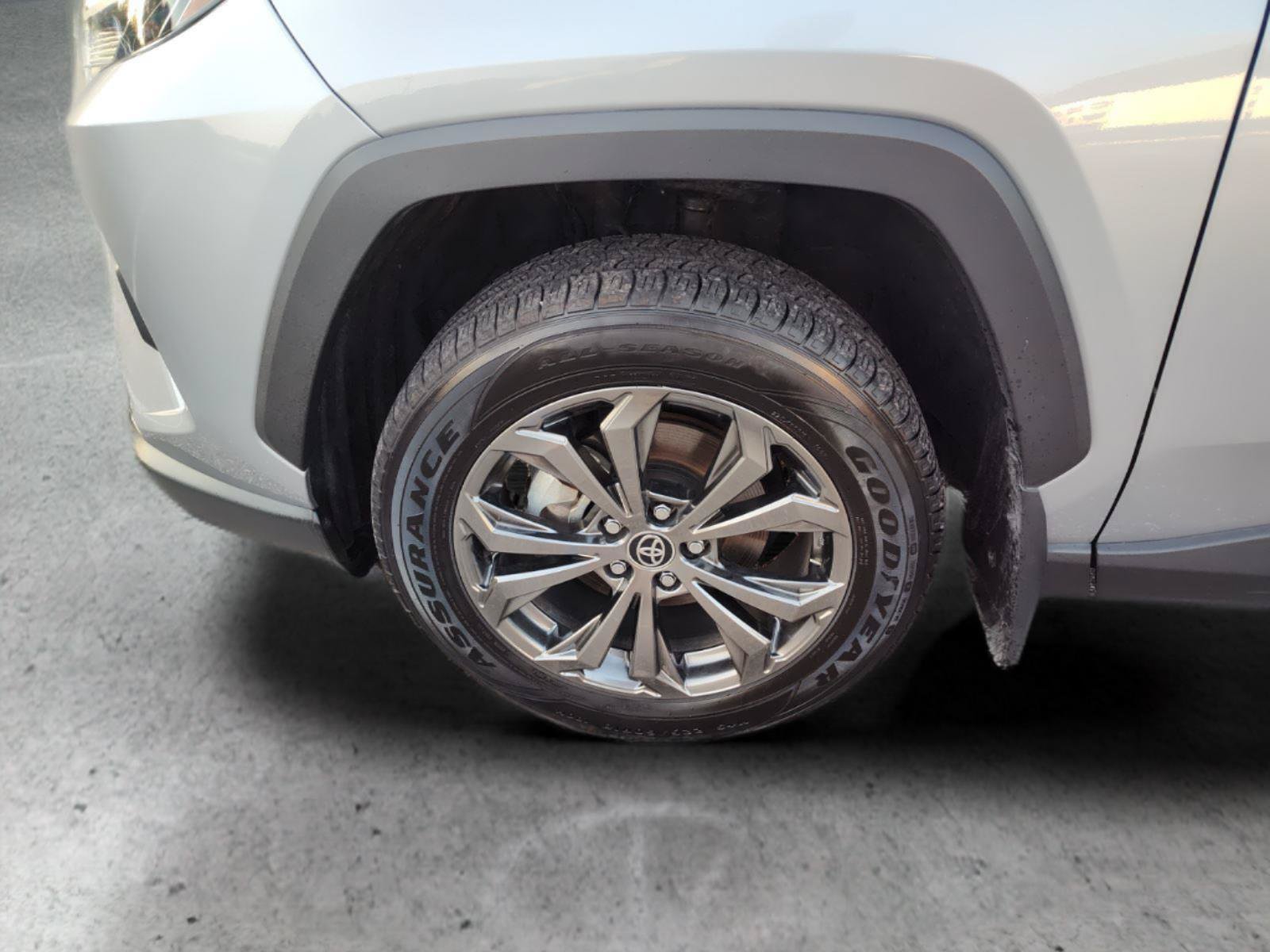 Used 2022 Toyota RAV4 XLE Premium AWD/4WD image 14