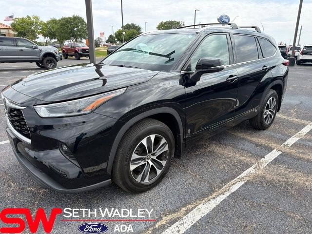 Used 2021 Toyota Highlander XLE AWD/4WD image 1