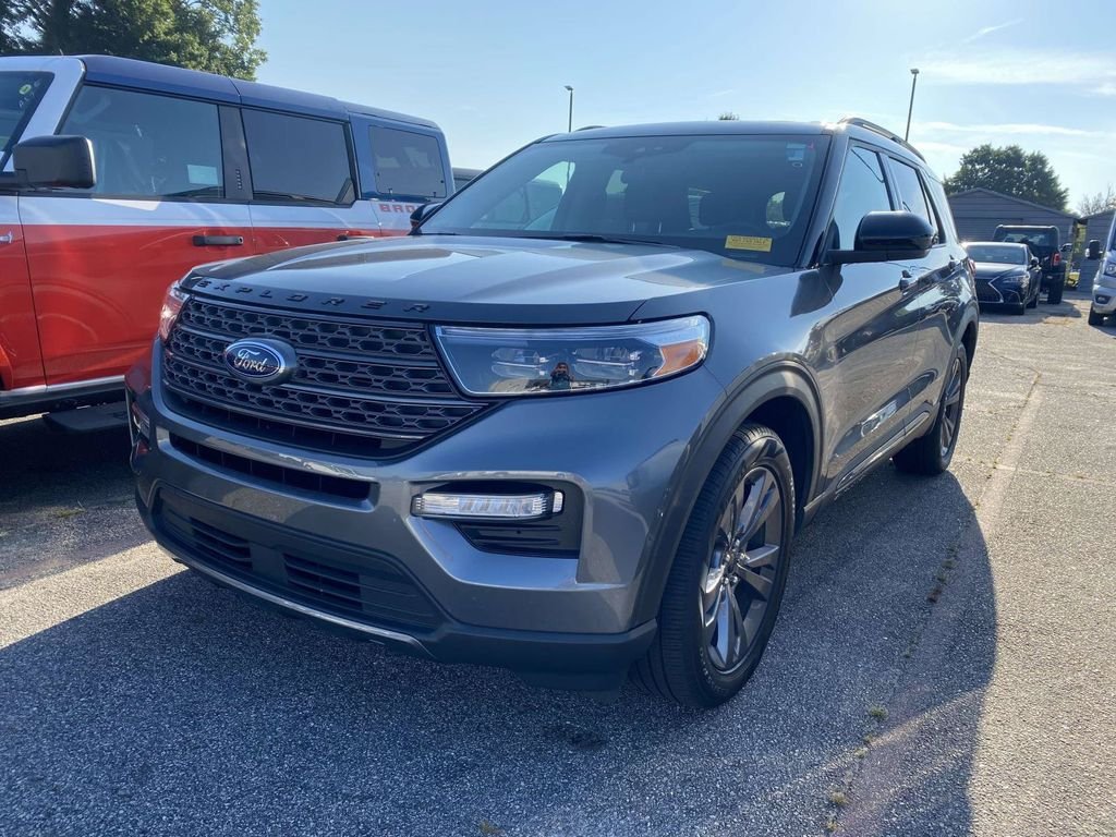 Certified 2023 Ford Explorer XLT w/ Equipment Group 202A RWD image 3