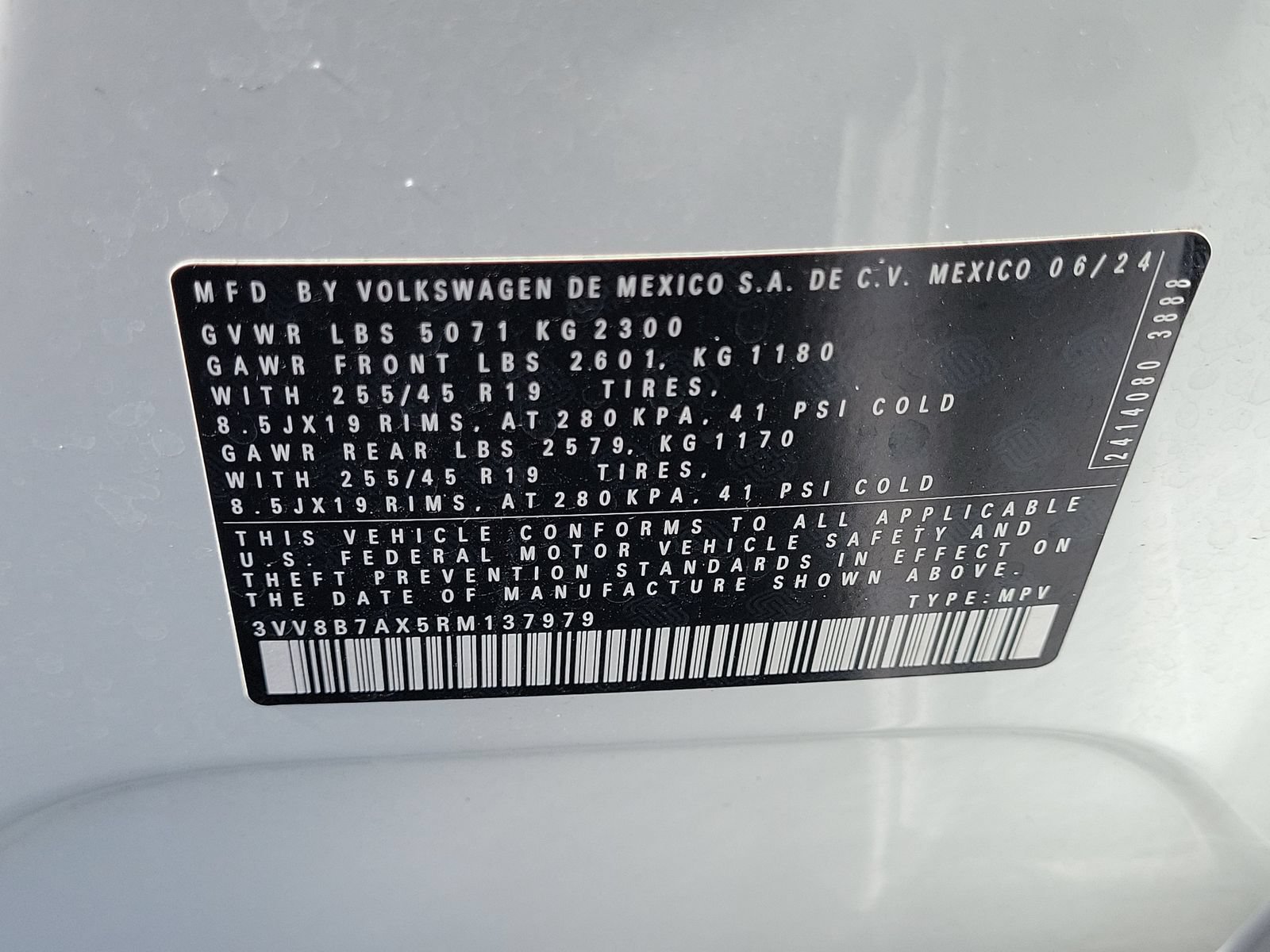 Used 2024 Volkswagen Tiguan SE R-Line AWD/4WD image 32