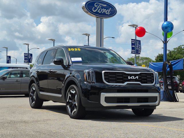 Used 2025 Kia Telluride S FWD image 2