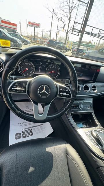 Used 2019 Mercedes-Benz E 300 4MATIC image 11