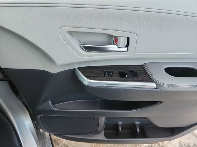 Used 2021 Toyota Sienna Limited image 36