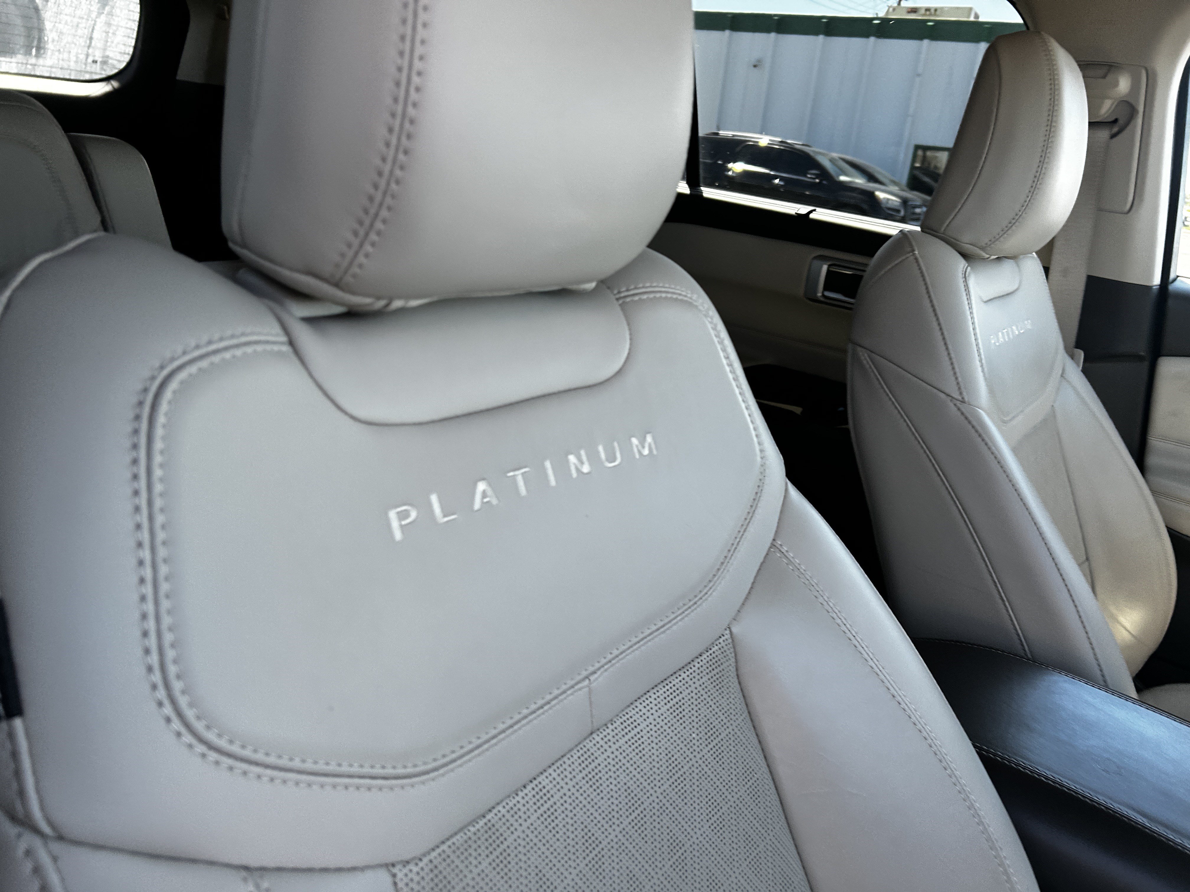 Certified 2022 Ford Explorer Platinum w/ Premium Technology Package AWD/4WD image 13