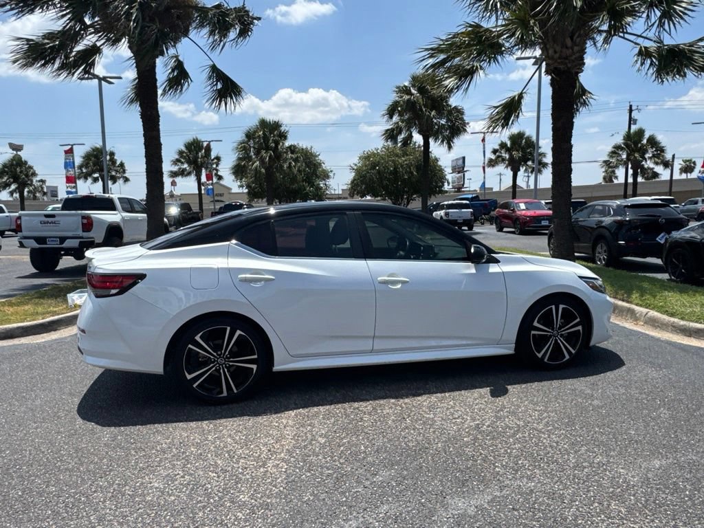 Used 2023 Nissan Sentra SR w/ SR Premium Package FWD image 5