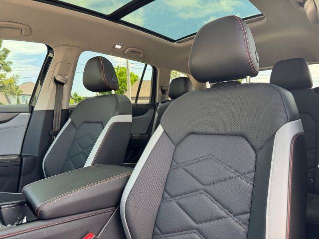 Used 2025 Volkswagen Atlas Peak Edition SE AWD/4WD image 22