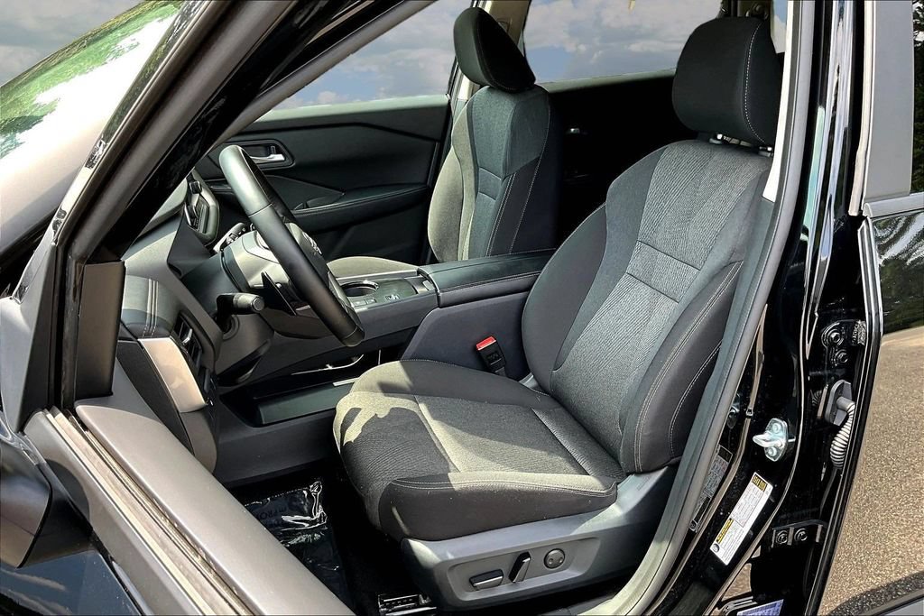 Used 2025 Nissan Rogue SV FWD image 23