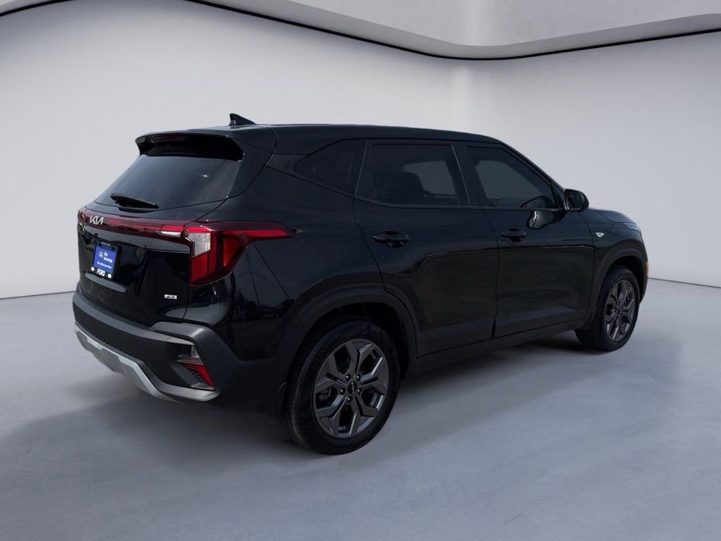 Used 2025 Kia Seltos LX image 4