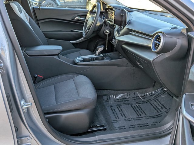 Used 2025 Chevrolet Trax LS FWD image 25