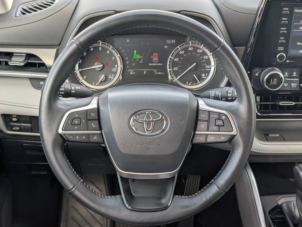 Used 2022 Toyota Highlander XLE FWD image 17