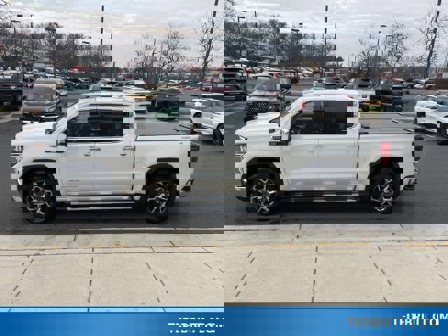 Used 2022 GMC Sierra 1500 SLT w/ SLT Convenience Package image 4