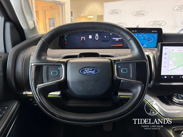 Certified 2025 Ford Expedition Platinum w/ Driver's Package AWD/4WD image 18