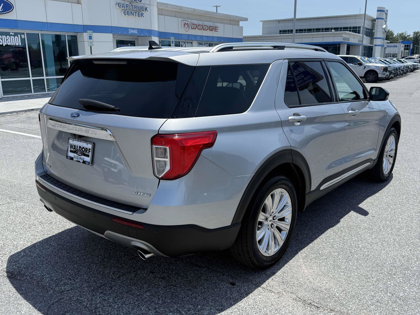 Certified 2021 Ford Explorer Limited AWD/4WD image 2