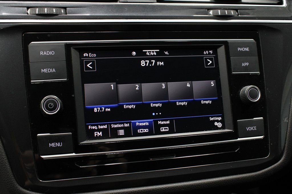 Used 2022 Volkswagen Tiguan S image 9