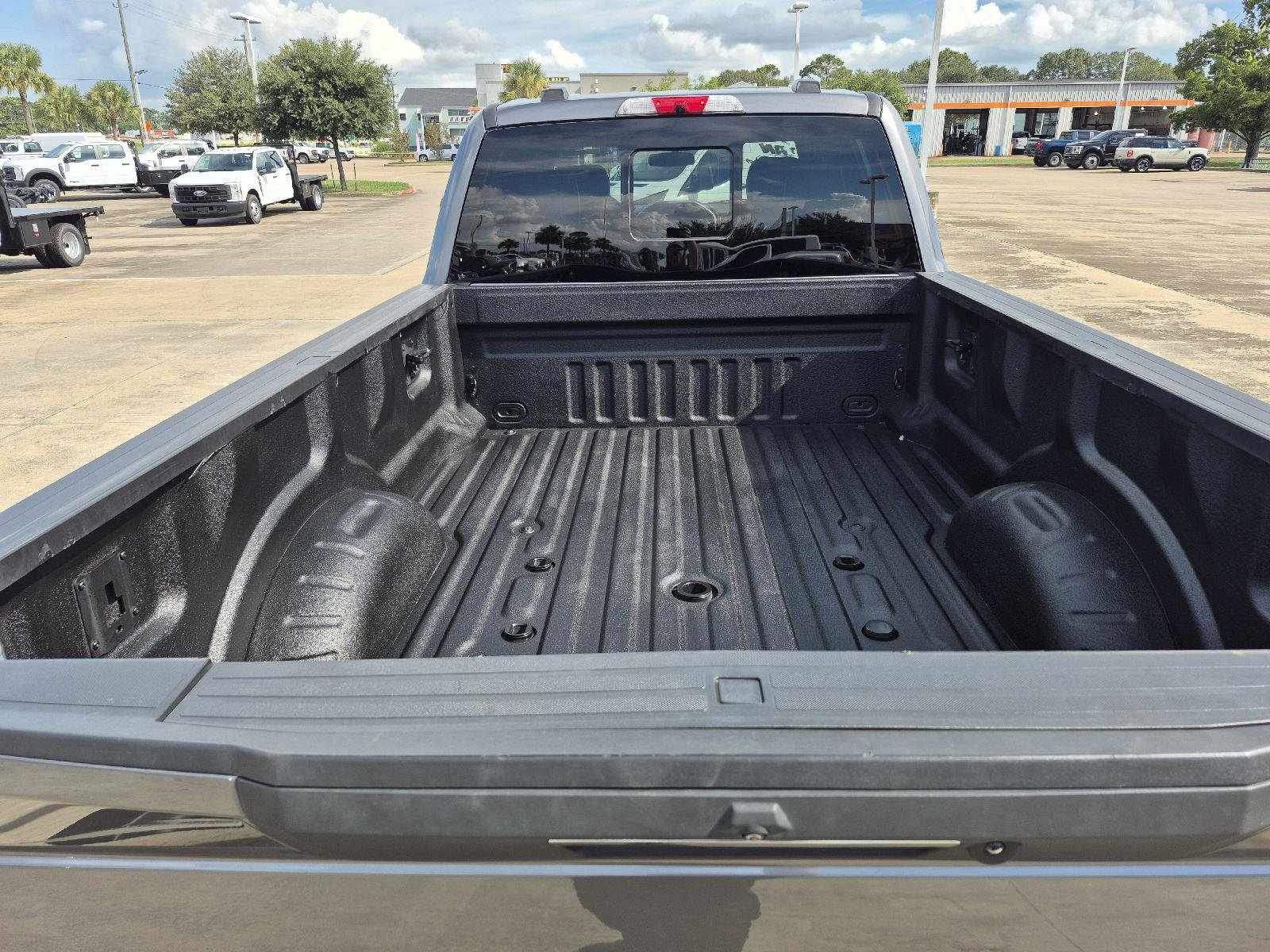Certified 2022 Ford F450 Platinum w/ FX4 Off-Road Package AWD/4WD image 15