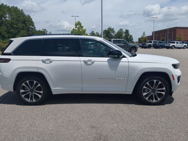 Used 2023 Jeep Grand Cherokee Overland w/ Adv Protech Group III AWD/4WD image 3