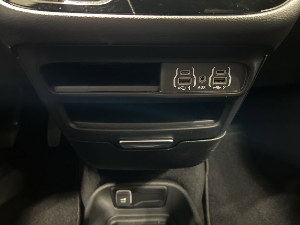 Used 2025 Chrysler Pacifica Select FWD image 23