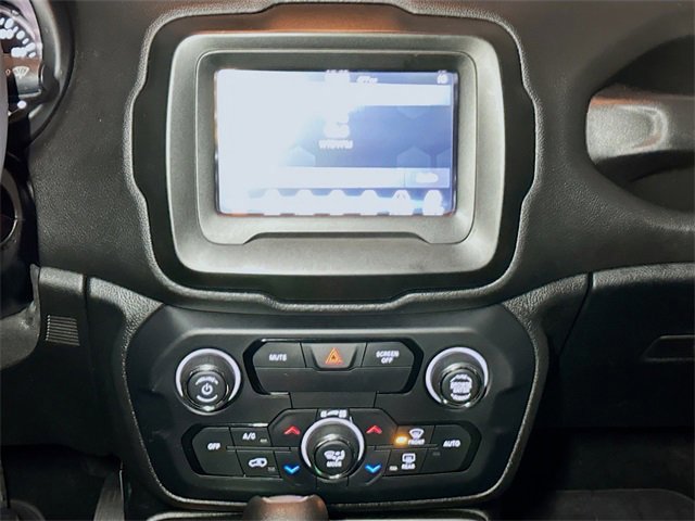 Used 2018 Jeep Renegade Latitude image 11