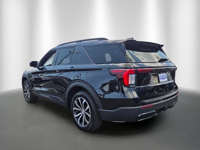 Certified 2025 Ford Explorer ST-Line AWD/4WD image 3