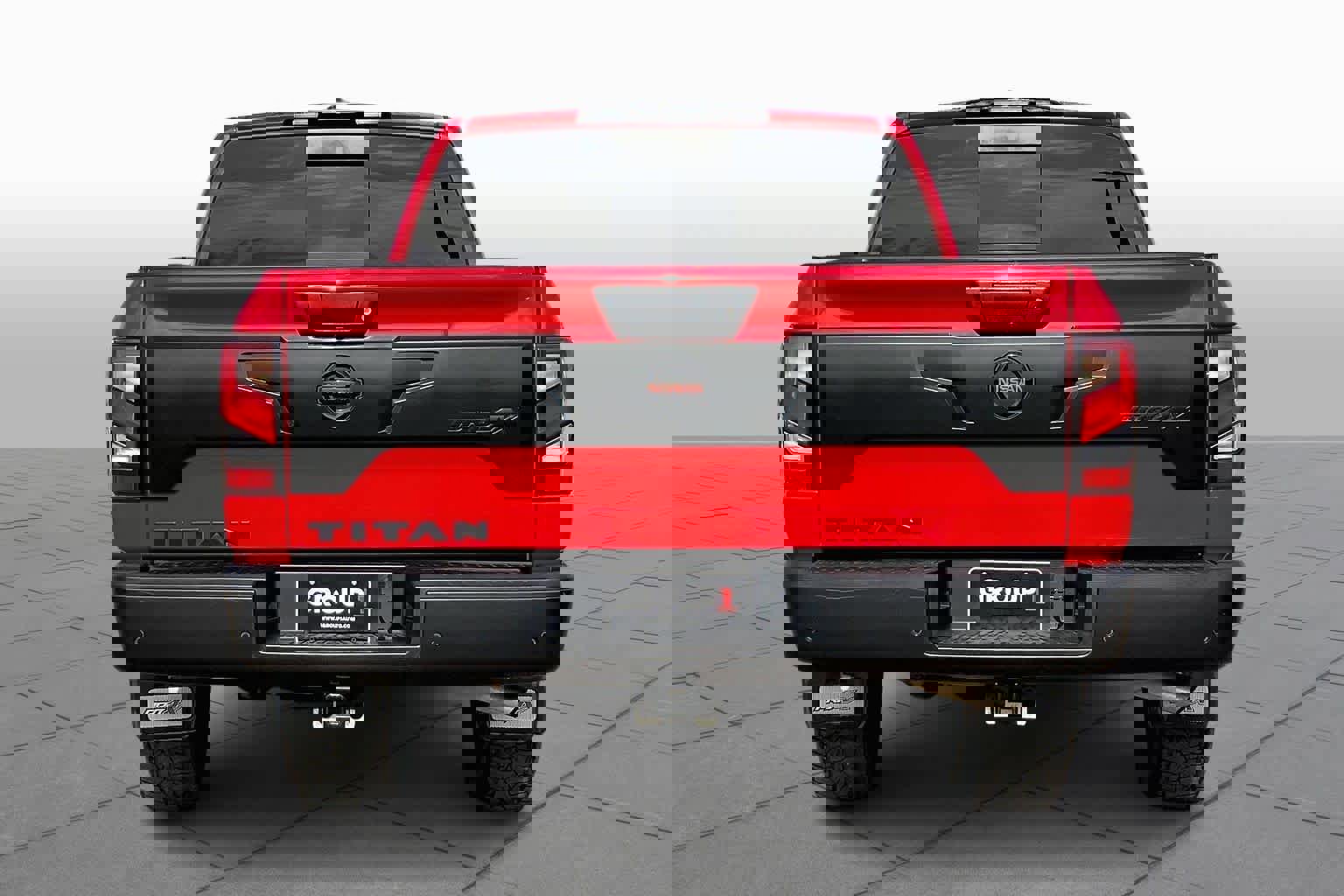 Used 2022 Nissan Titan PRO-4X w/ Pro-4x Convenience Package image 2