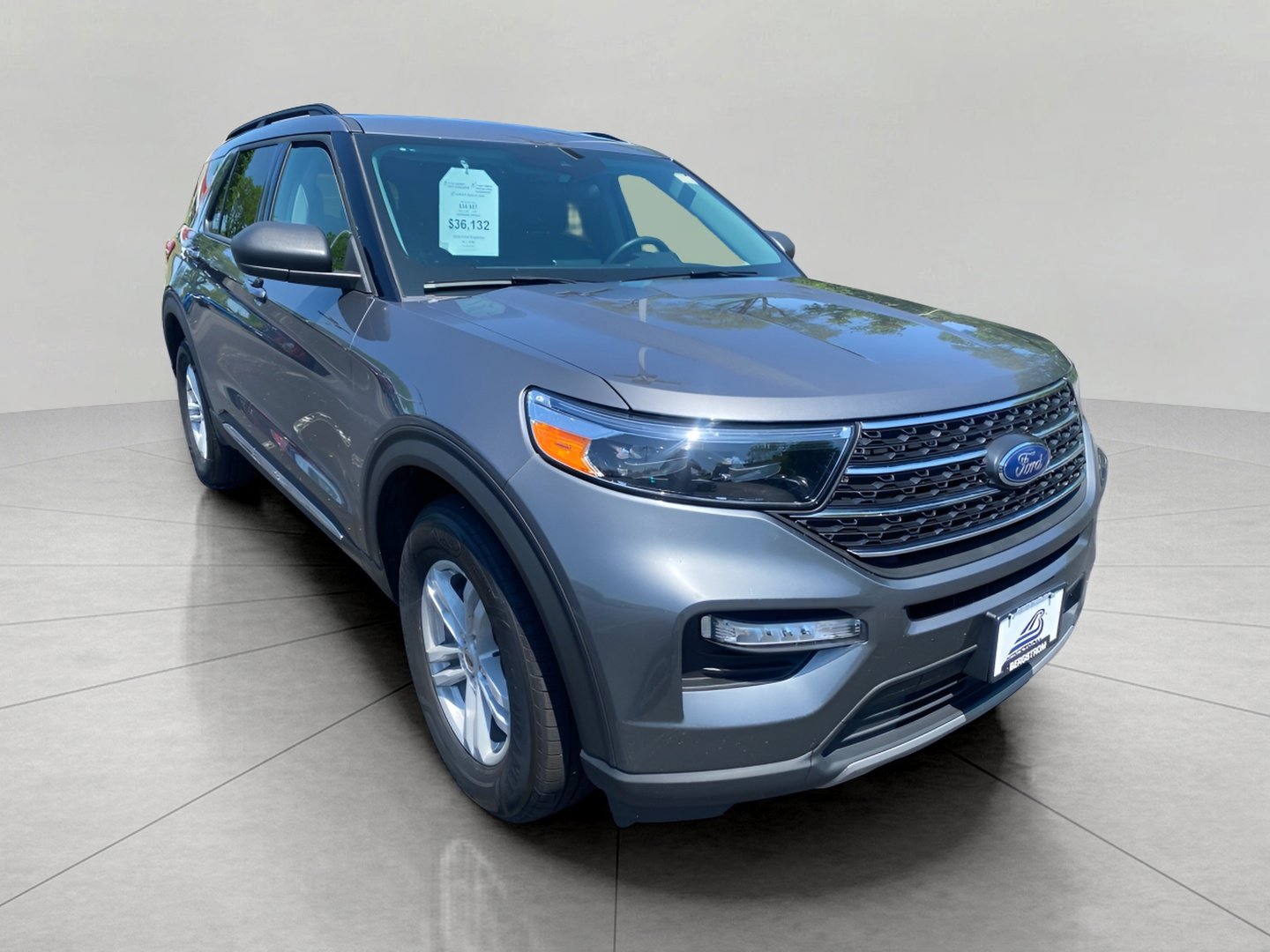 Certified 2024 Ford Explorer XLT w/ Equipment Group 202A AWD/4WD image 1