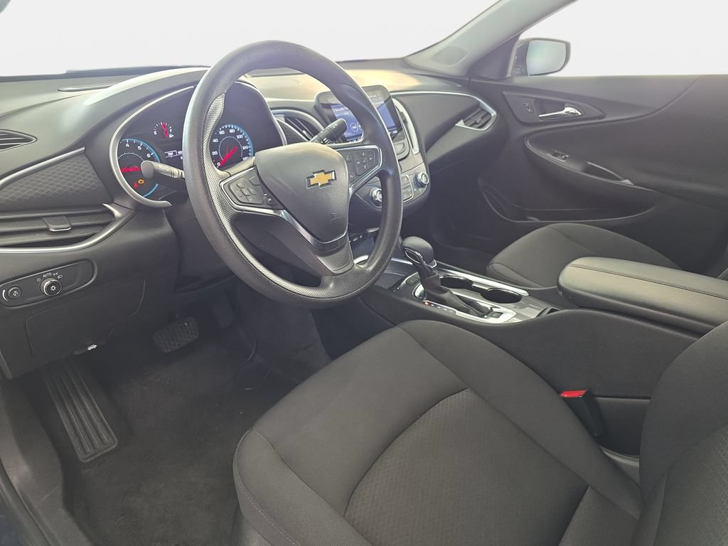 Used 2025 Chevrolet Malibu LT FWD image 13
