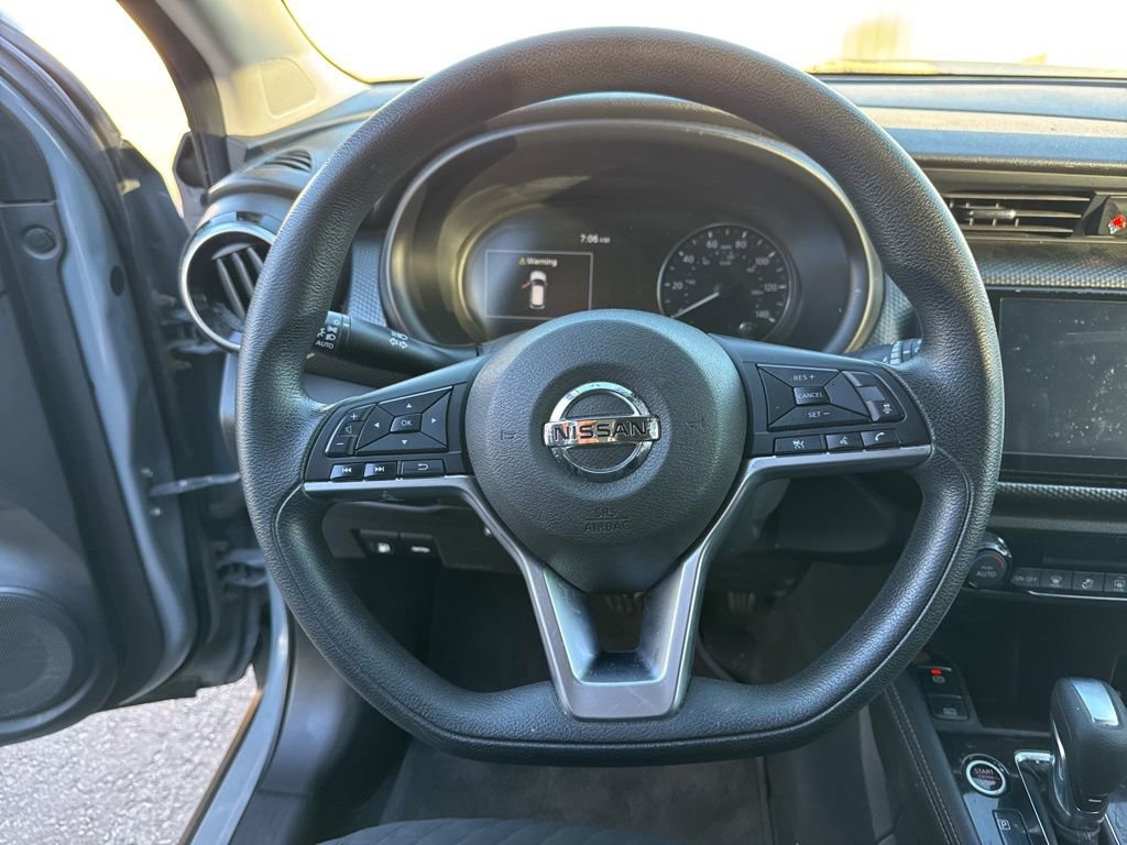 Used 2021 Nissan Kicks SV image 9
