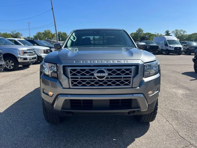 Used 2022 Nissan Frontier SV AWD/4WD image 2