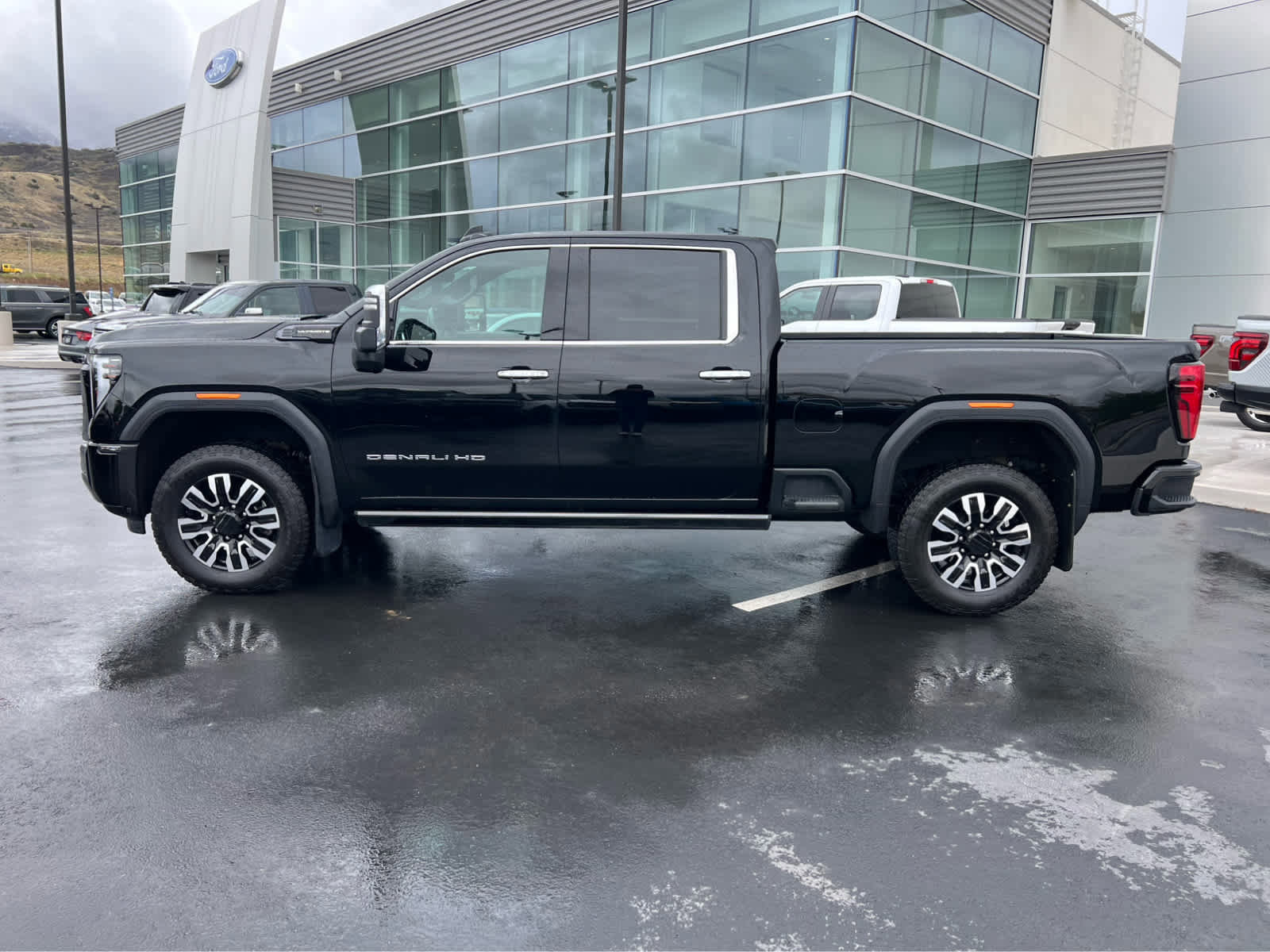 Used 2025 GMC Sierra 3500 Denali Ultimate AWD/4WD image 3