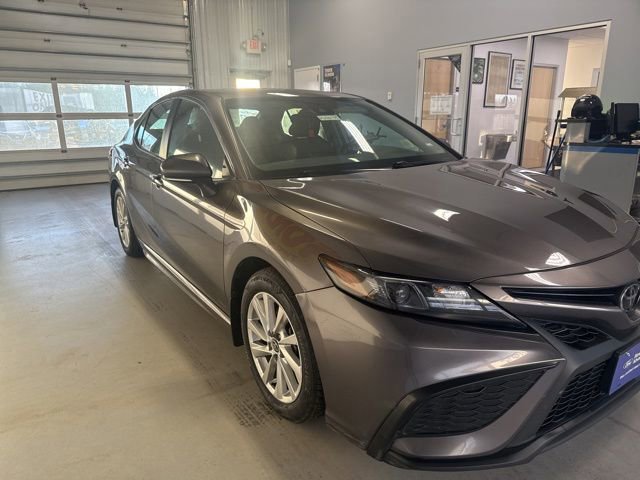 Used 2023 Toyota Camry SE image 5