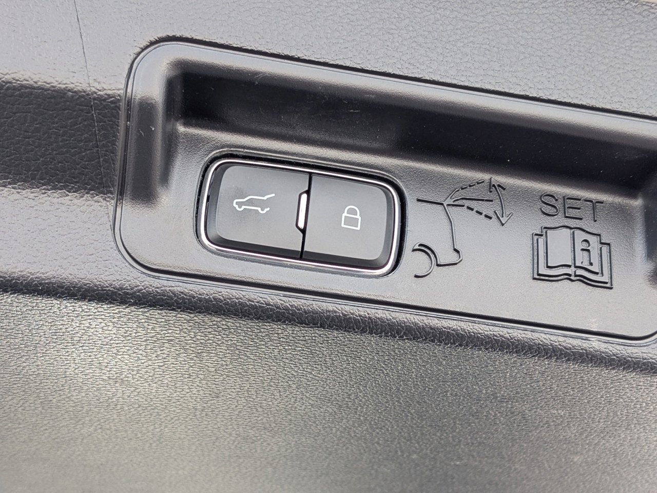 Certified 2022 Ford Explorer XLT w/ Equipment Group 202A image 16