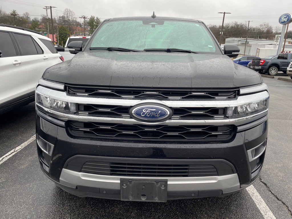 Certified 2024 Ford Expedition Limited image 3
