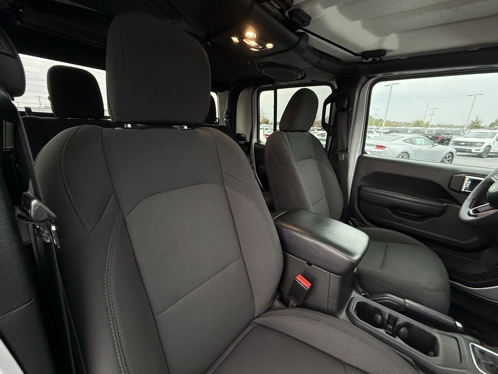 Used 2023 Jeep Gladiator Willys image 30