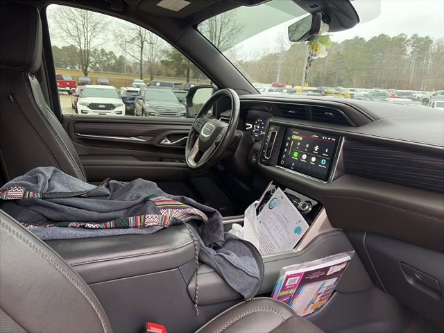 Used 2022 GMC Yukon XL Denali w/ Denali Premium Package image 35