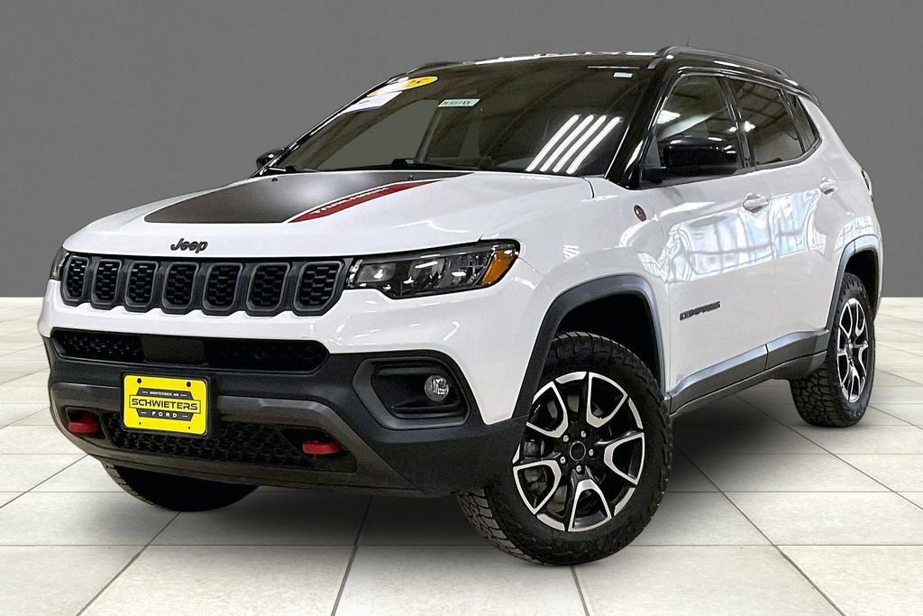 Used 2025 Jeep Compass Trailhawk AWD/4WD image 2