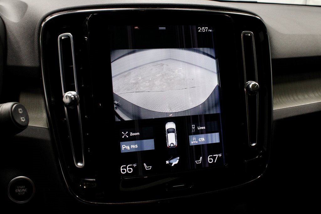 Used 2022 Volvo XC40 T5 Inscription image 2