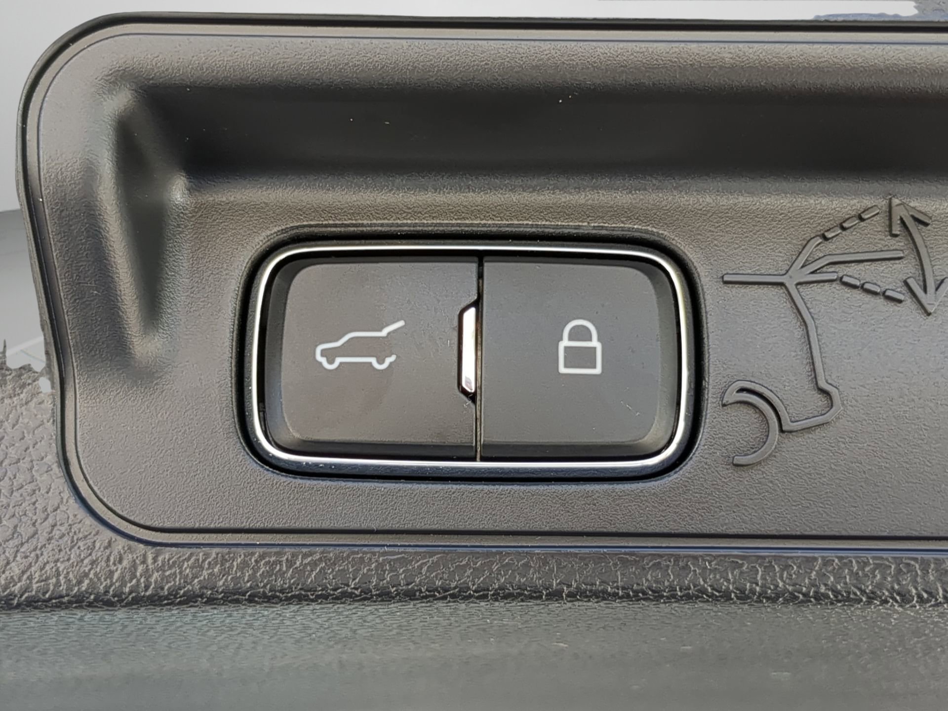 Certified 2022 Ford Explorer XLT w/ Equipment Group 202A image 39