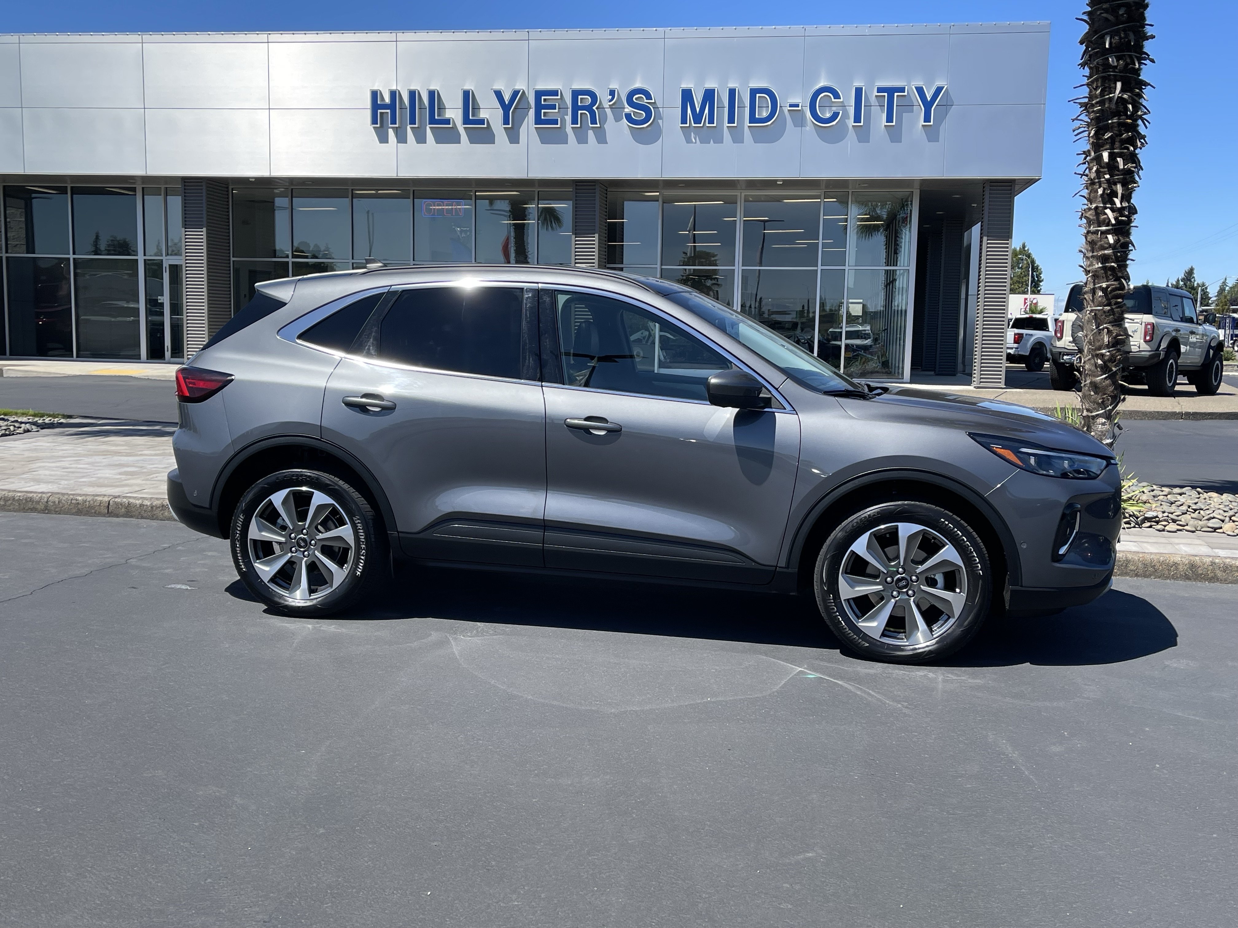 Certified 2023 Ford Escape Platinum w/ Premium Technology Package AWD/4WD image 2