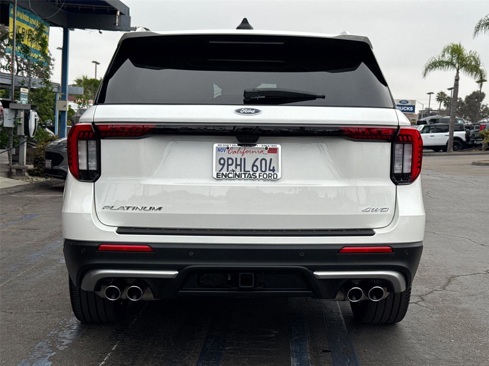 Certified 2025 Ford Explorer Platinum w/ Ultimate Package AWD/4WD image 4