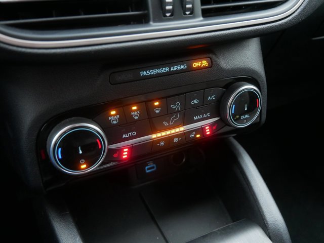 Certified 2022 Ford Escape SE w/ SE Sport Appearance Package image 23