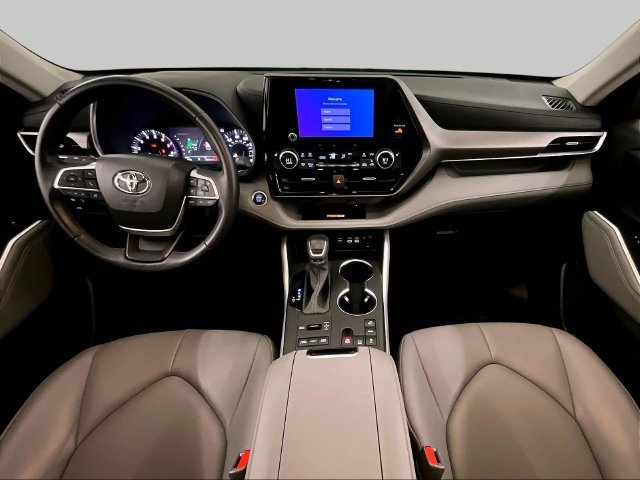 Used 2024 Toyota Highlander XLE AWD/4WD image 14