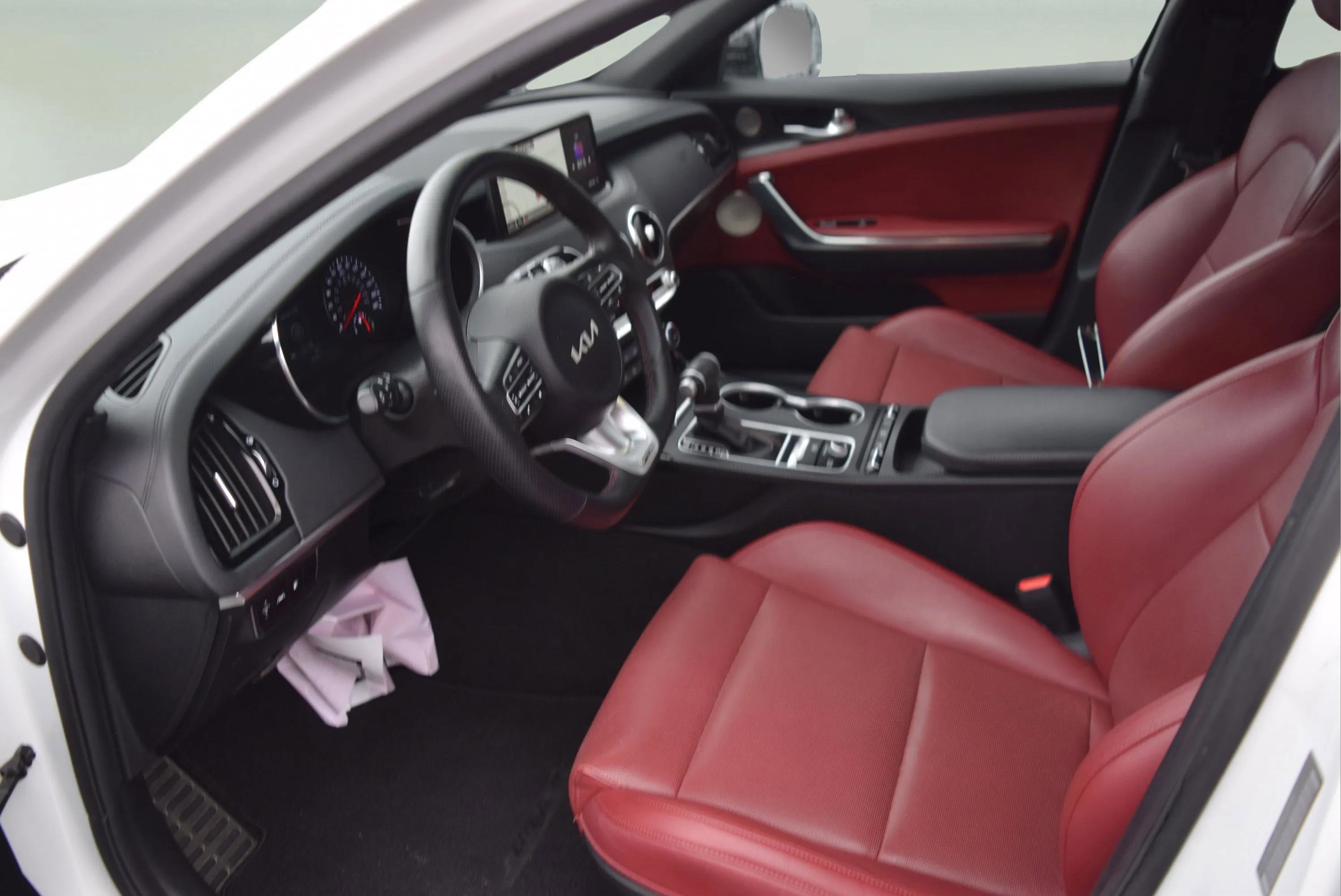 Used 2023 Kia Stinger GT-Line w/ Sun & Sound Package image 9