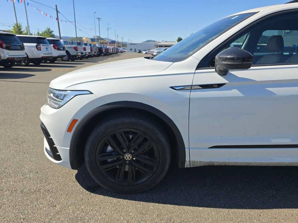 Used 2022 Volkswagen Tiguan SE R-Line FWD image 13